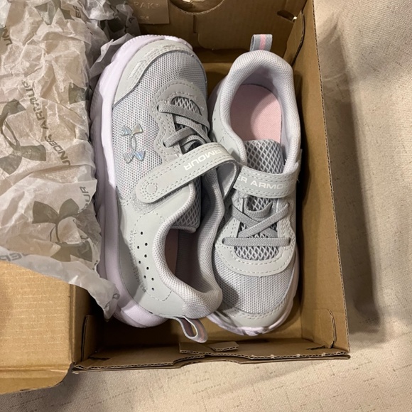 Under Armour toddler girls shoes size 10t still in box - Picture 5 of 10